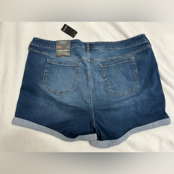 NWT Torrid mid rise mid short size 22 - Picture 3 of 3